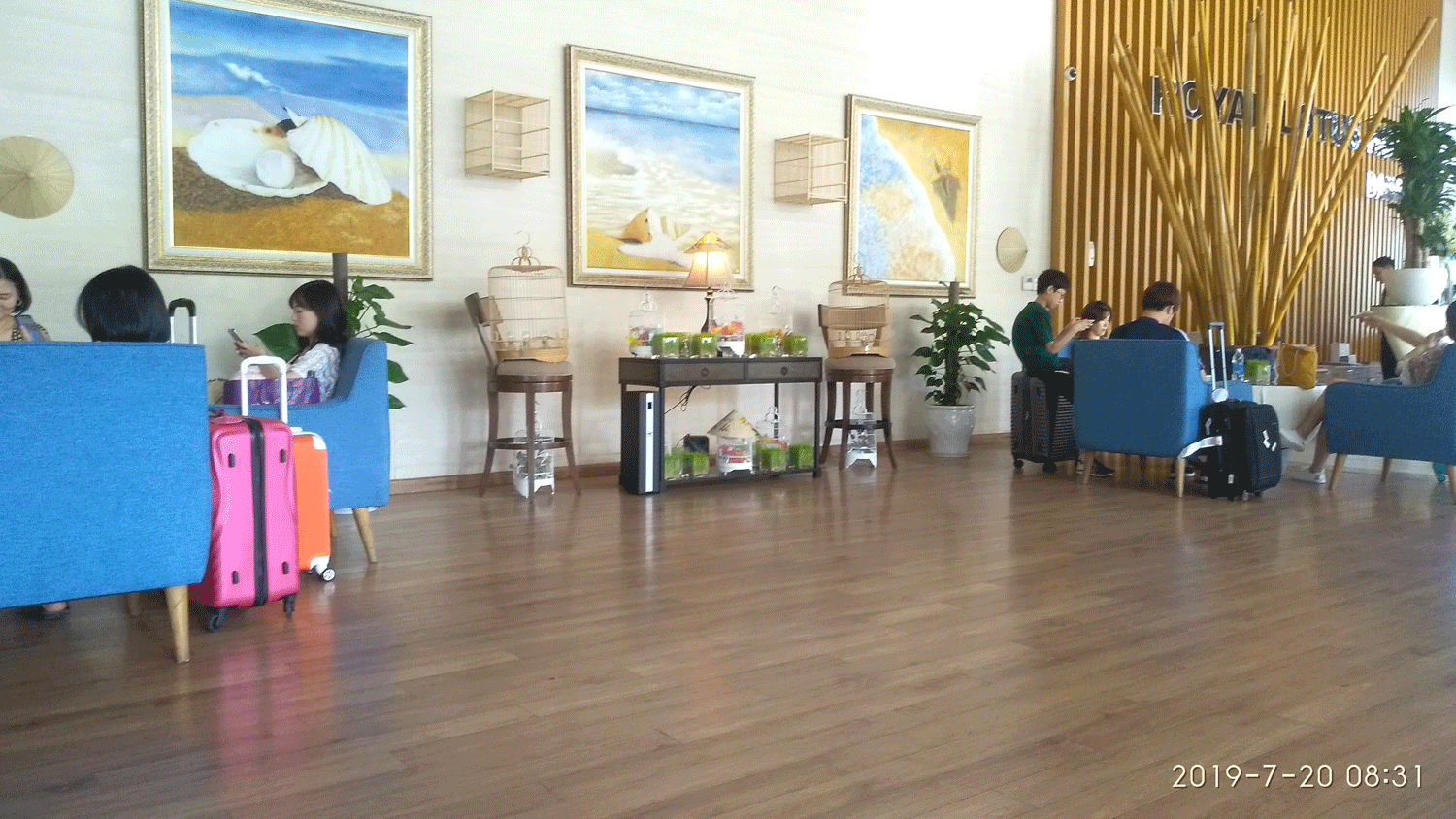 phun tinh dầu tạo mùi thơm lobby khách sạn royalotus đà nẵng 2